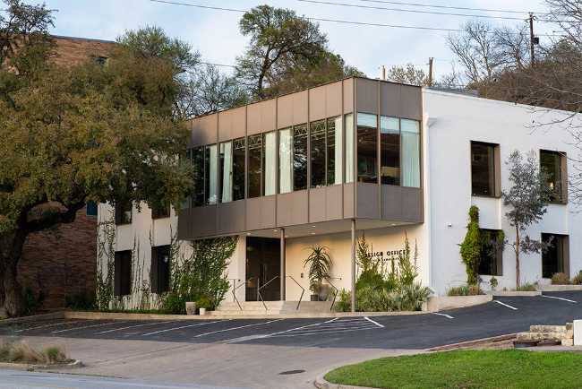 Bureau de design au Texas. Espaces d'exposition et espaces ouverts