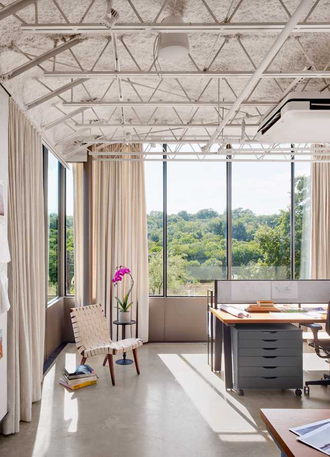 Bureau de design au Texas. Espaces d'exposition et espaces ouverts