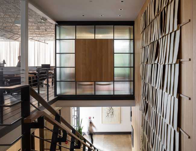 Bureau de design au Texas. Espaces d'exposition et espaces ouverts