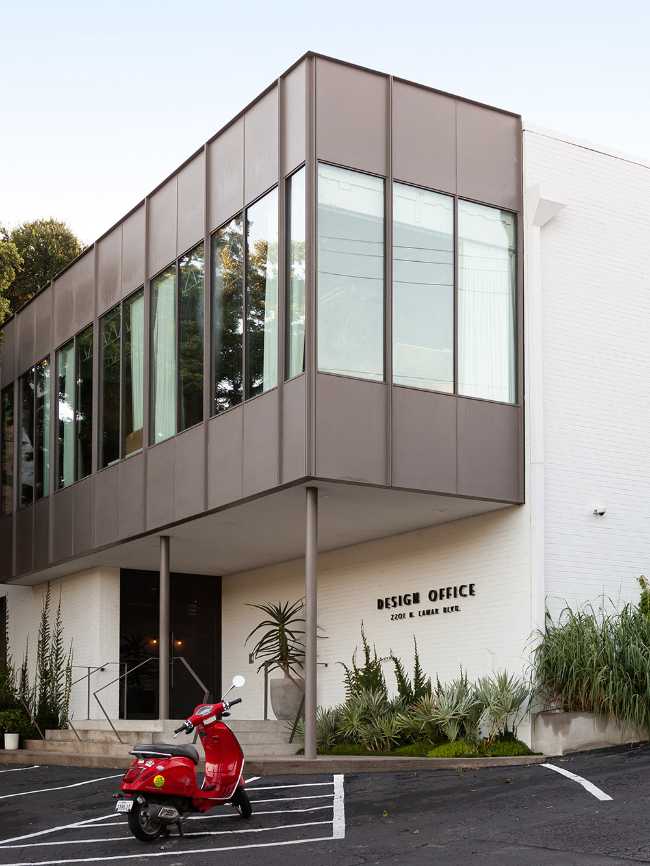 Bureau de design au Texas. Espaces d'exposition et espaces ouverts