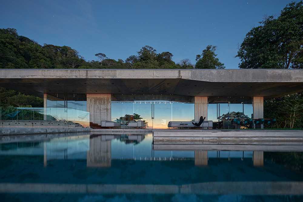 Villa inspired by the laws of the jungle. A balance between nature and luxury accommodation