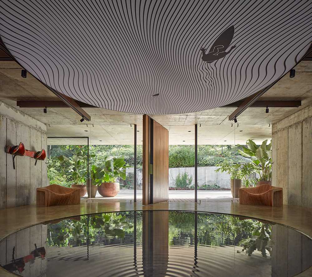 Villa inspired by the laws of the jungle. A balance between nature and luxury accommodation