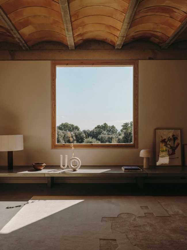 House in Catalonia. Local ceramics and stone as protagonists of the construction