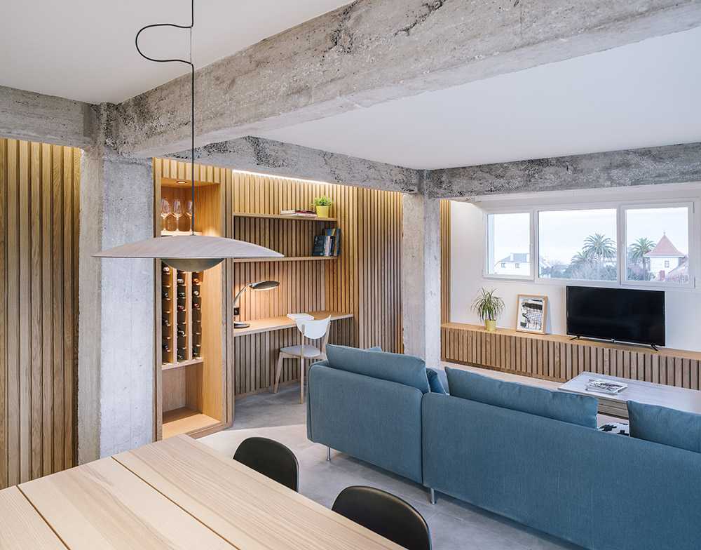 Apartamento reestructurado en España. La nueva disposición aprovecha las vistas del lugar