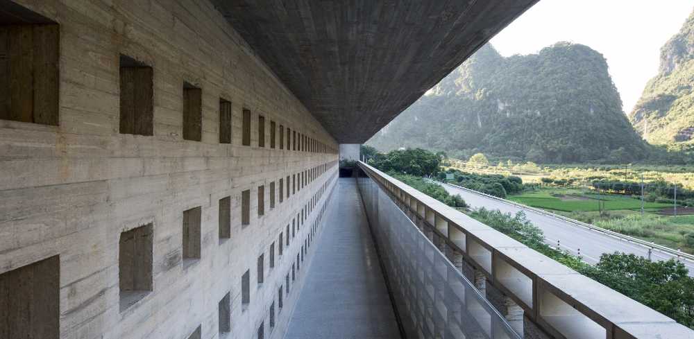 Vieja azucarera inspira un proyecto. Resort rodeado de un pintoresco paisaje natural