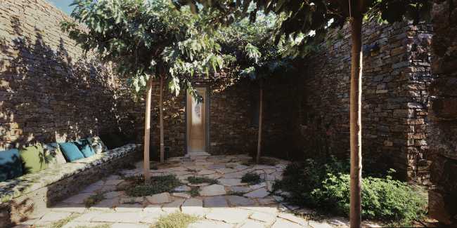 Avlakia House: the villa temple of the sun and Greek culture