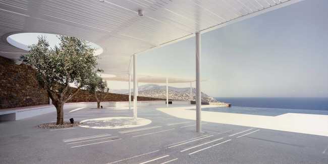 Avlakia House: the villa temple of the sun and Greek culture