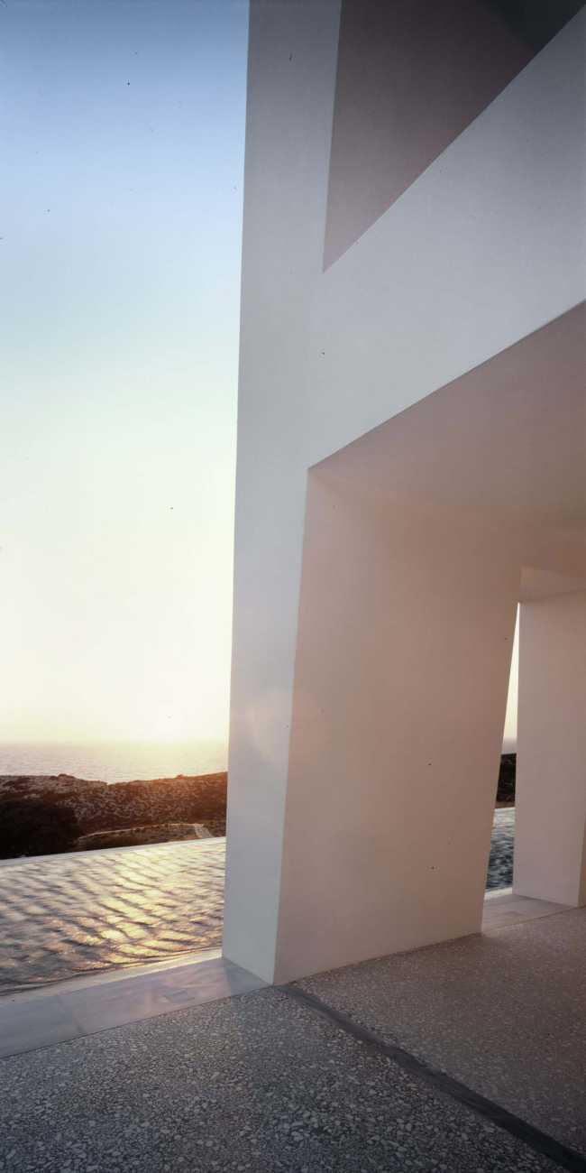 Avlakia House: the villa temple of the sun and Greek culture