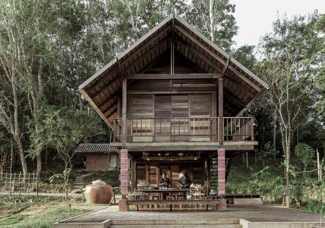 Espacios receptivos en un barrio tailandés. Arquitectura vernácula actualizada
