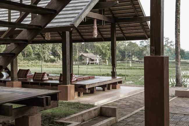 Espacios receptivos en un barrio tailandés. Arquitectura vernácula actualizada