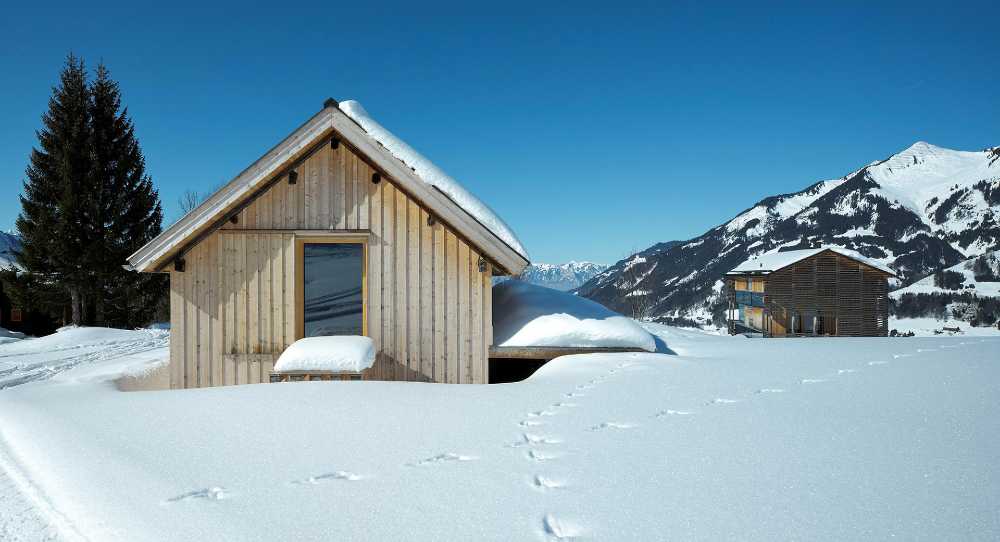 Casa Küng en las montañas austriacas. Paredes de madera tricotadas
