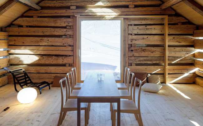 Küng House in the Austrian mountains. Knitted wooden walls