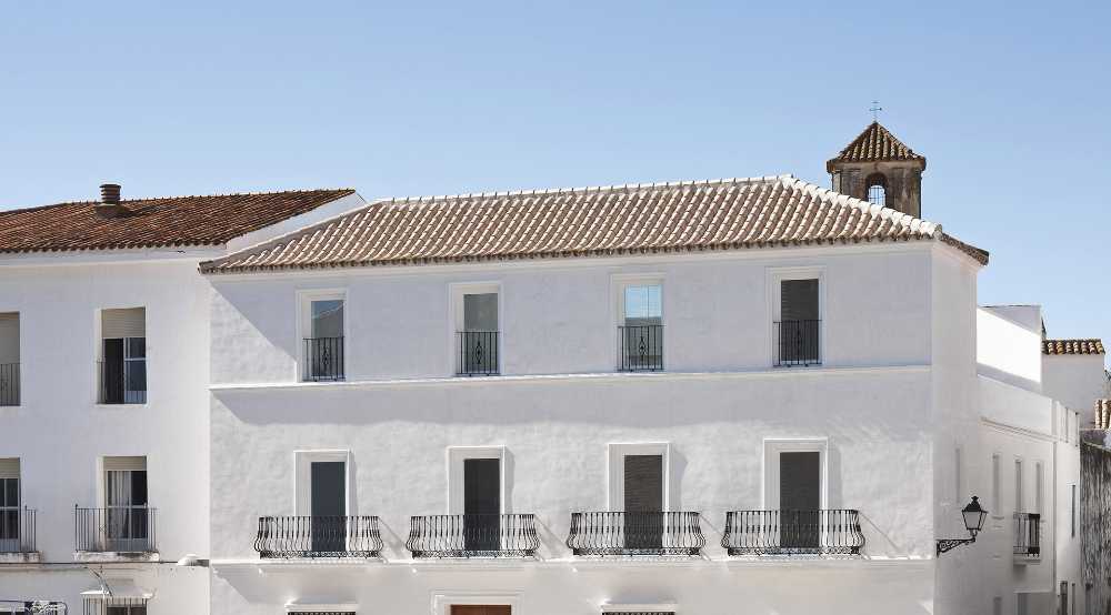 Renovated 17th century mansion. The new naturally intertwines with the existing