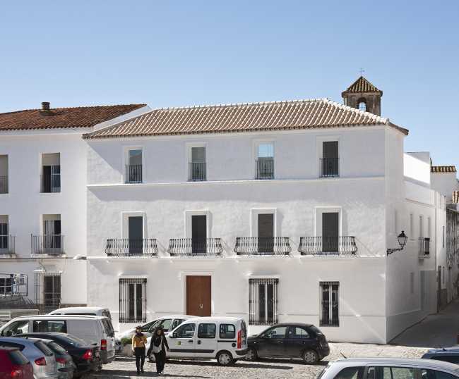 Casa señorial del siglo XVII reestructurada. Lo nuevo se entrelaza naturalmente con lo existente