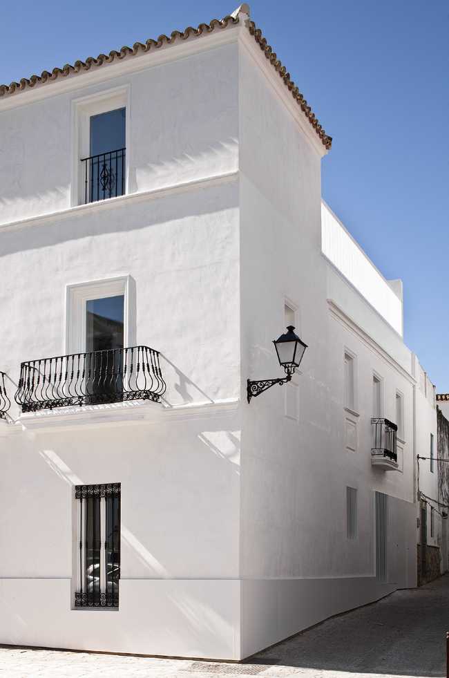 Casa señorial del siglo XVII reestructurada. Lo nuevo se entrelaza naturalmente con lo existente