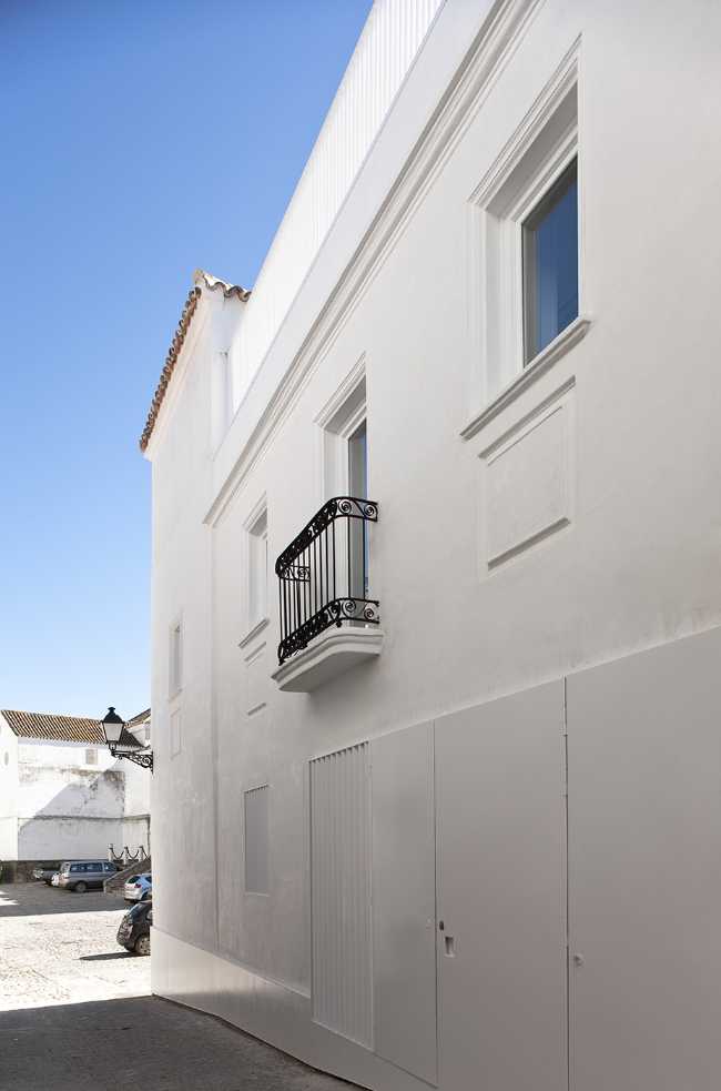 Casa señorial del siglo XVII reestructurada. Lo nuevo se entrelaza naturalmente con lo existente