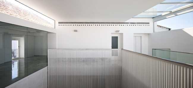 Casa señorial del siglo XVII reestructurada. Lo nuevo se entrelaza naturalmente con lo existente