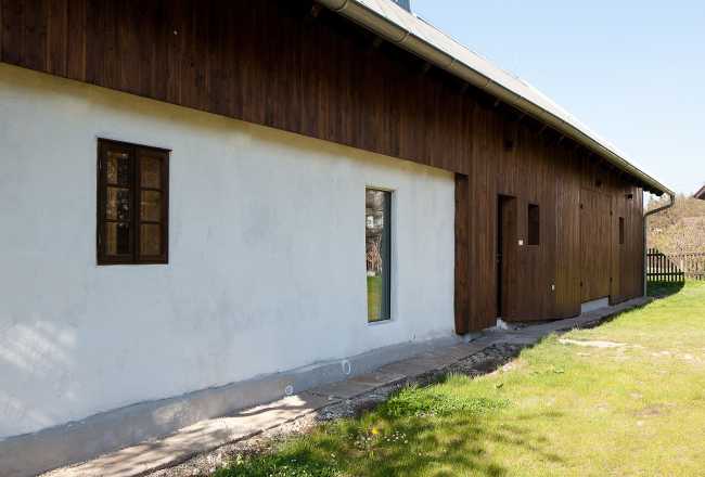 Country house with picturesque character. Renovation and new living spaces