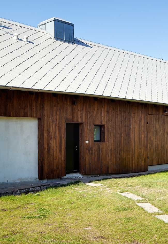 Country house with picturesque character. Renovation and new living spaces