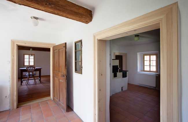 Country house with picturesque character. Renovation and new living spaces