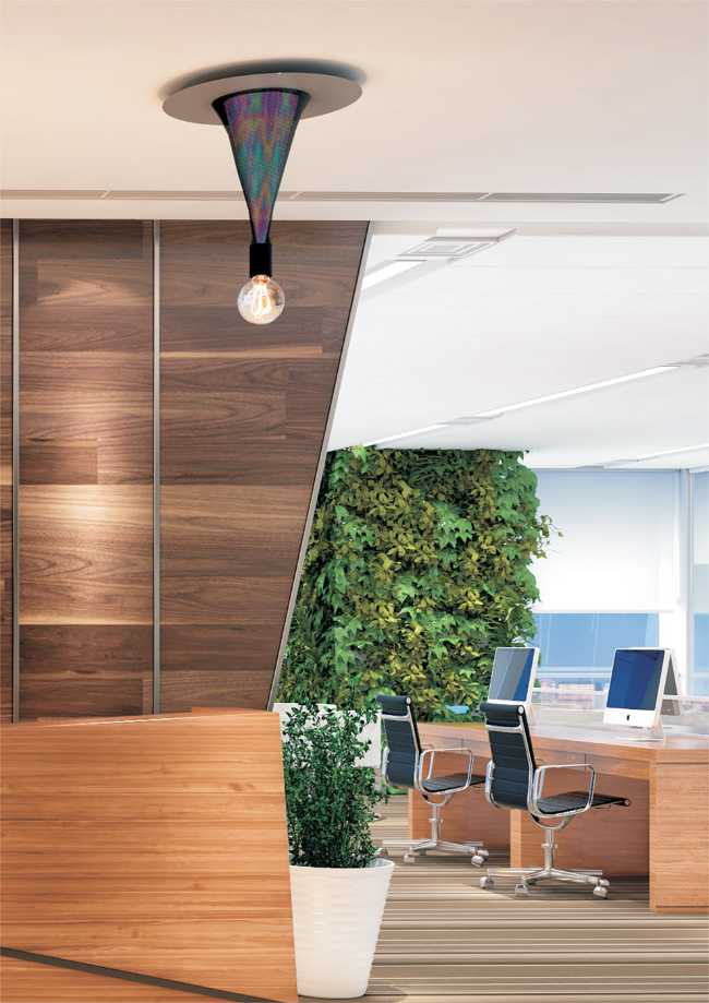 Lampada da soffitto in ufficio