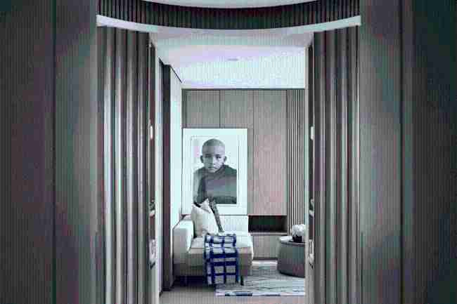 Appartamento con vista sulla baia in cina - divano e quadro