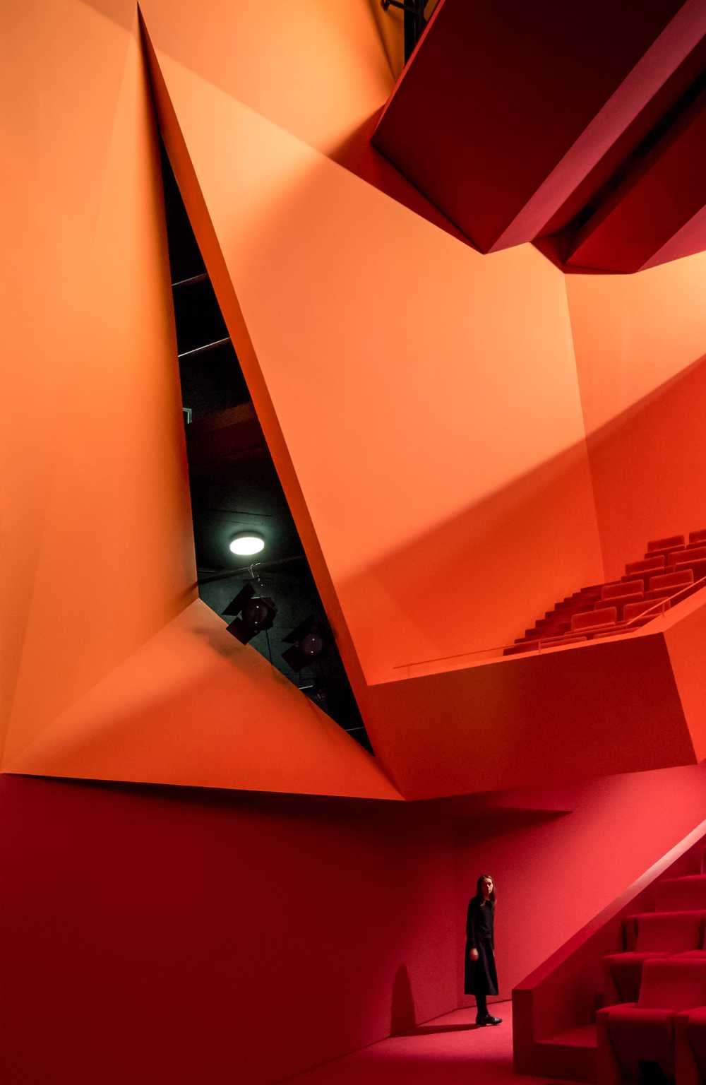 Le théâtre en tant que protagoniste métamorphique du spectacle. L'art comme défi social dans une terre de mines