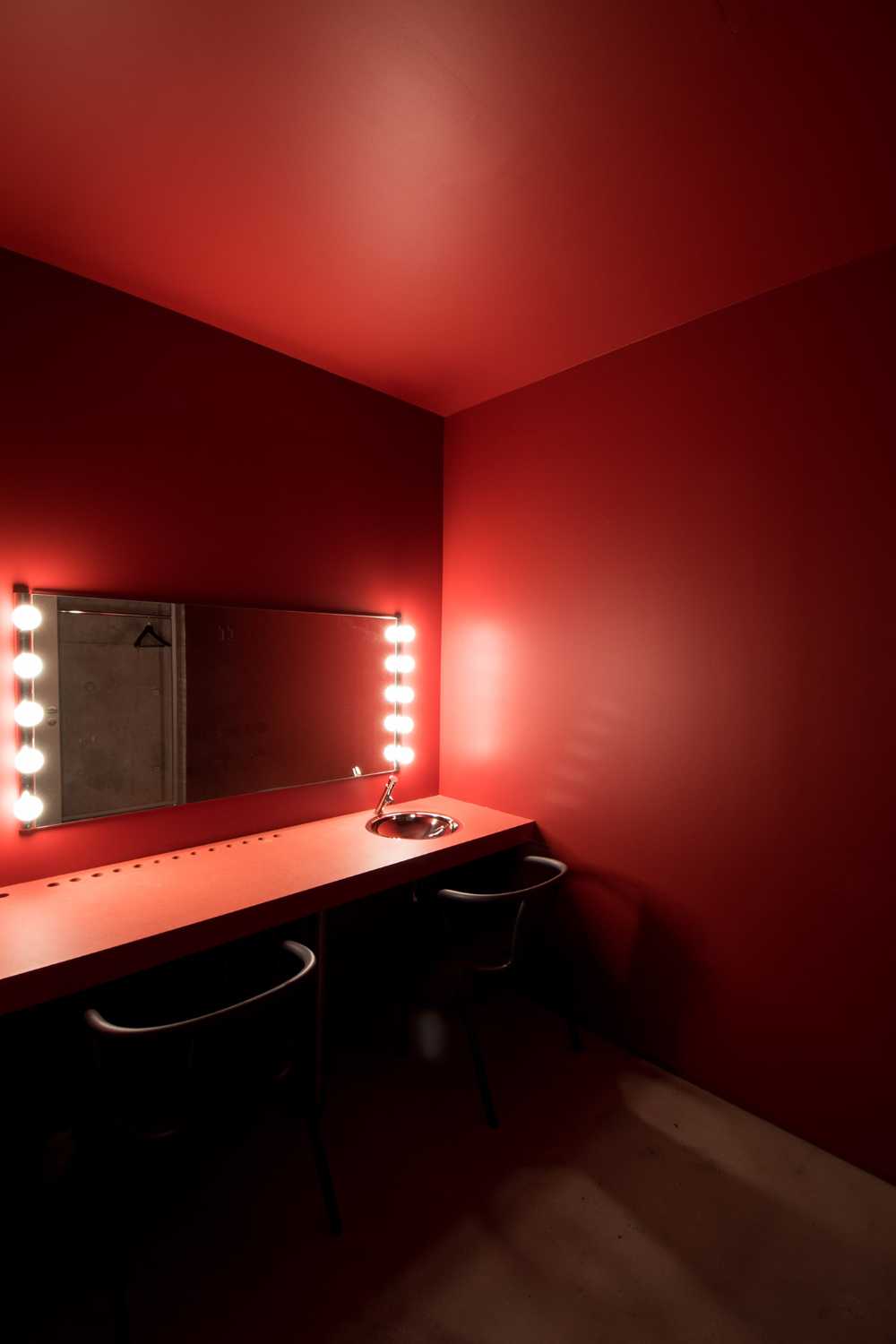 Le théâtre en tant que protagoniste métamorphique du spectacle. L'art comme défi social dans une terre de mines